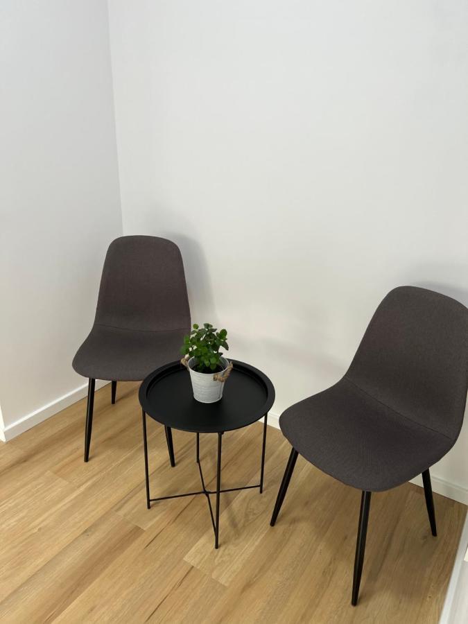 Accommode Gazde/Camere de închiriat *
